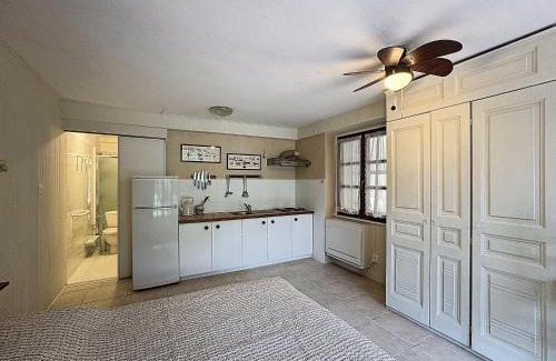 Saintes-Maries-de-la-Mer Apartamento | Studio pour 2 à Saintes-Maries-de-la-Mer, proche plage et village, jardin calme - FR-1-475-161