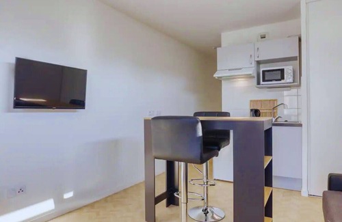 Bobigny Apartamento | Studio Pablo à 4 min du Métro 5 et du Tram 2 ! Proche Paris, Idéal Pour un duo