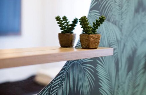Little Italy Apartamento | Studio Palms Steps from JeanTalon Market Full Bath by Den Stays