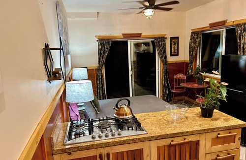 Kehena Apartamento | Studio Phoenix, Pet Friendly Near Black Sand Beach Kitchen Dryer Washer & WiFi