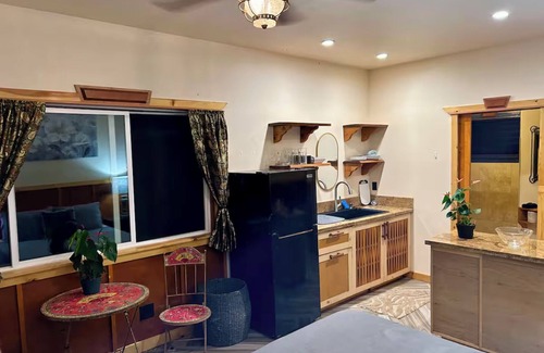 Kehena Apartamento | Studio Phoenix, Pet Friendly Near Black Sand Beach Kitchen Dryer Washer & WiFi