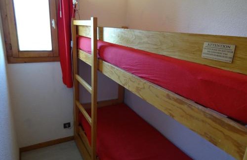 Vallandry Apartamento | Studio pour 4 à Vallandry, proche des pistes avec TV et balcon - FR-1-411-277
