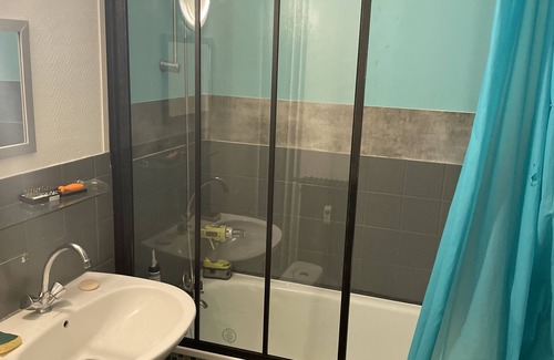 Luxeuil-les-Bains Apartamento | Studio Proche Cure Thermal