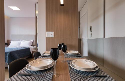 Reboucas Apartamento | Studio prox shopping Curitiba Wifi, TV a Cabo e ar by UROOMS