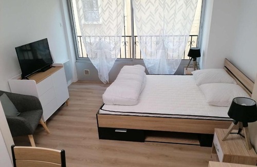 Amelie-les-Bains-Palalda Apartamento | Studio rénové lumineux au centre-ville d'Amélie-Les-Bains, proche Thermes et commodités - FR-1-659-61