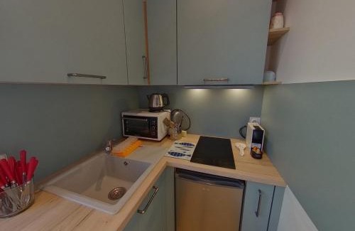 Port-Louis Apartamento | Studio rénové à Port-Louis, proche plage et centre, jardin commun, 2 couchages, WiFi inclus - FR-1-349-143