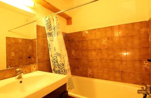 Les Carroz-d'Araches Apartamento | Studio rénové 4 pers, centre village, proche pistes et commerces - FR-1-572-61