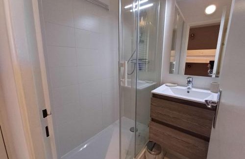 Eaux-Bonnes Apartamento | Studio rénové 6 pers, pied des pistes, terrasses, kitchenette équipée - FR-1-400-121