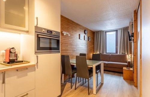 Macot-la-Plagne Apartamento | Studio rénové au cœur de Plagne Bellecôte, 4 pers, balcon, proche télécabine - FR-1-351-65