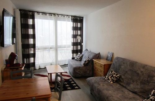 Villard-de-Lans Apartamento | Studio rénové au pied des pistes avec balcon – 4 pers, cuisine équipée, parking gratuit - FR-1-689-87