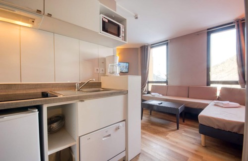 Isola Apartamento | Studio Cozy Rénové! Seulement 50m du Télésiège | Piscine + Sauna sur place