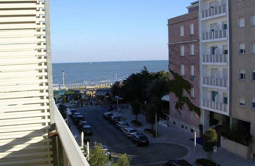 Lignano Sabbiadoro Apartamento | Studio renovated with air conditioning