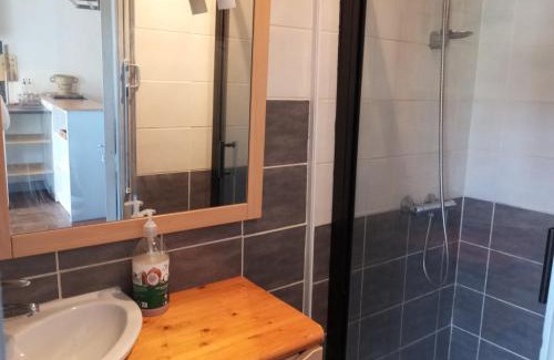 Vitre Apartamento | STUDIO RDC au pied du château et balcon sur la vilaine