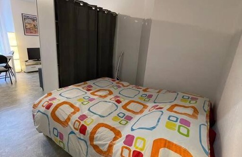 Doue-la-Fontaine Apartamento | Studio RdC parking privé gratuit