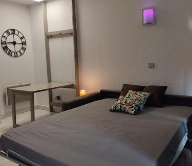 Sanary-sur-Mer Apartamento | STUDIO RDJ TERRASSE PISCINE SANARY SUR MER