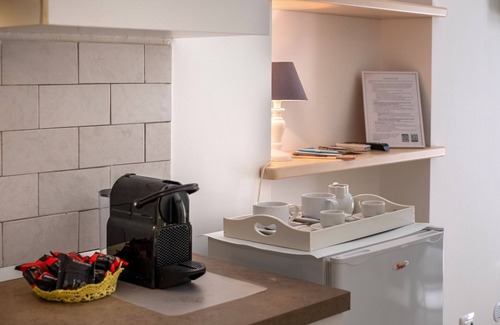 Leverano Apartamento | Estudio 'Residenza Isabella 2' cerca del centro de la ciudad con jardín y aire acondicionado