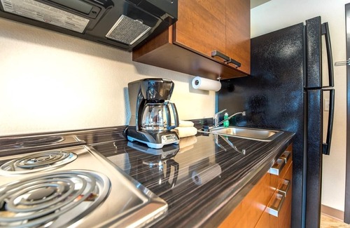 Fargo Hotel | Studio Retreat w/ Breakfast & Free Parking, Near Top Fargo Attractions