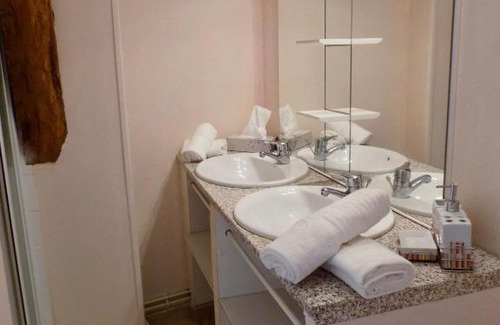 Neris-les-Bains Apartamento | Studio Revy 2 - Centre Ville