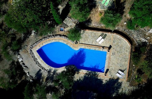 Montecorto Apartamento | Estudio "Romantic Paradise 3" con vistas a la montaña, piscina, Wi-Fi y jardín