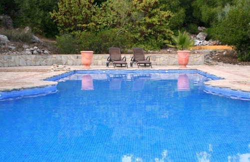 Montecorto Apartamento | Estudio "Romantic Paradise 3" con vistas a la montaña, piscina, Wi-Fi y jardín