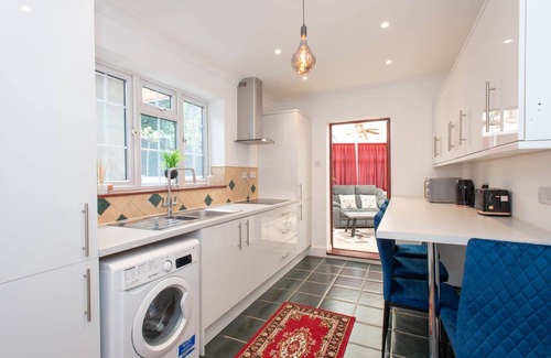Cray Valley West Casa | Studio Room in bromley !