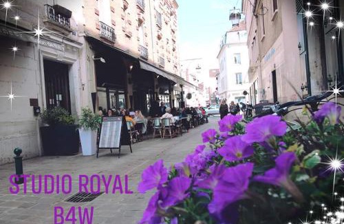 Fontainebleau Apartamento | Studio Royal by Beds4Wanderlust - Place du marché avec parking privé