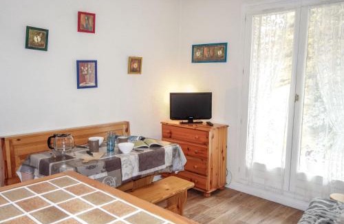 Demi-Quartier Apartamento | Studio Sapin B by Interhome