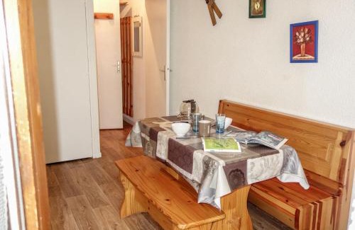 Demi-Quartier Apartamento | Studio Sapin B by Interhome