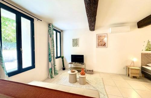 Quartier Administrations Apartamento | Studio Sencha, Lit 160, Clim, plein coeur de ville