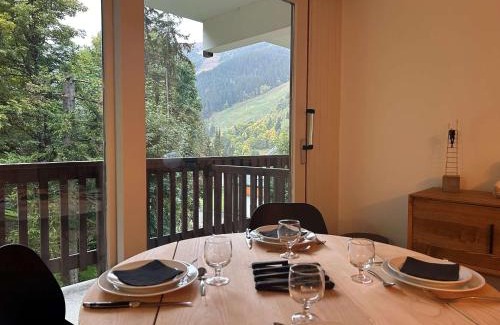 Meribel Centre Apartamento | Studio skis aux pieds, 3 pers, centre Méribel, balcon, TV, fibre - FR-1-180-638