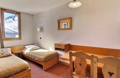 Meribel-Mottaret Apartamento | Studio skis aux pieds, proche commerces, animaux acceptés - FR-1-182-163