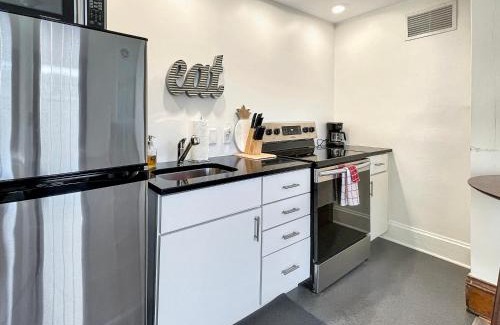 Downtown Des Moines Apartamento | Studio Sleeps 4 - Next To 3 Breweries!