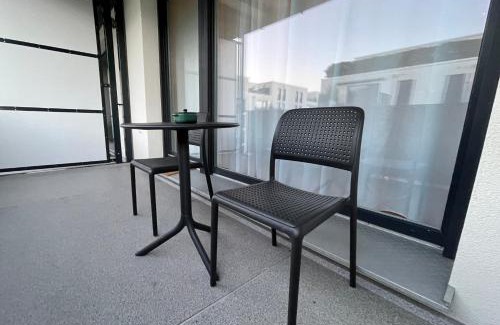 Offenbach am Main Apartamento | Studio Stevie Nicks I Workplace I 24in Screen I Kitchen I PS4
