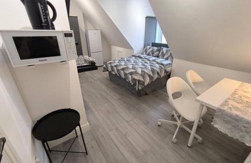 Tooting Apartamento | Studio style room, near Tooting Broadway station