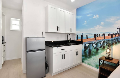 Daytona Beach Shores Apartamento | Studio Suite Queen bed Kitchen Walk in Shower 5