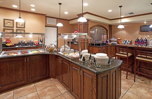 West Valley City Apartamento | Studio Suite | Free Breakfast + Pool, Hot Tub
