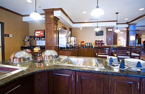 West Valley City Apartamento | Studio Suite | Free Breakfast + Pool, Hot Tub