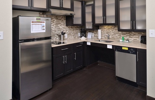 Rochester Apartamento | Studio Suite | Free Breakfast + Pool & Hot Tub + Near Mayo Clinic!