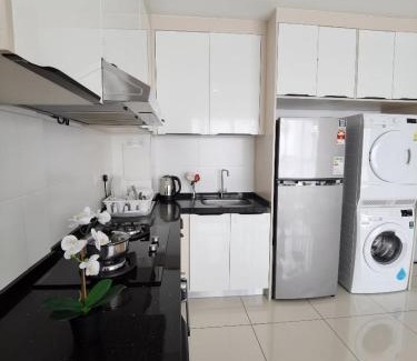 Kampung Sungai Nibong Apartamento | Studio Suite near Queensbay Bayan Lepas 4pax