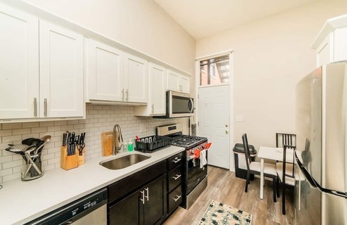Manchester Apartamento | Studio Suite - No Steps - Walkable & Free Parking