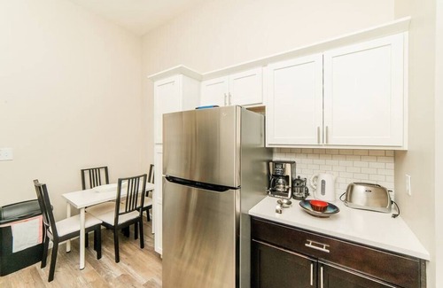 Manchester Apartamento | Studio Suite - No Steps - Walkable & Free Parking