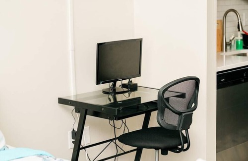 Manchester Apartamento | Studio Suite - No Steps - Walkable & Free Parking