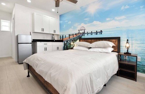 Daytona Beach Shores Hotel | Studio suite Queen bed kitchen walk in shower #5