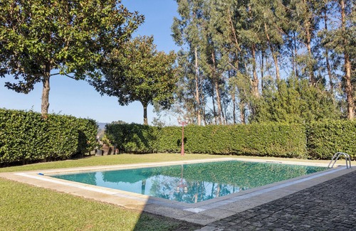 Amares Apartamento | Estudio 'Suite - Quinta Da Ataíde' con vistas a la montaña, piscina compartida y Wi-Fi