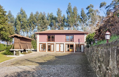 Amares Apartamento | Estudio 'Suite - Quinta Da Ataíde' con vistas a la montaña, piscina compartida y Wi-Fi