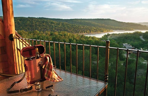 Big Cedars Apartamento | Studio Suite, Sleeps 4, at Big Cedar Wilderness Club in Branson, MO!!