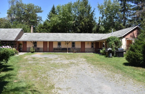 Greentown Apartamento | Studio Suite with 2 beds - Located at the Heart of Promised Land State Park
