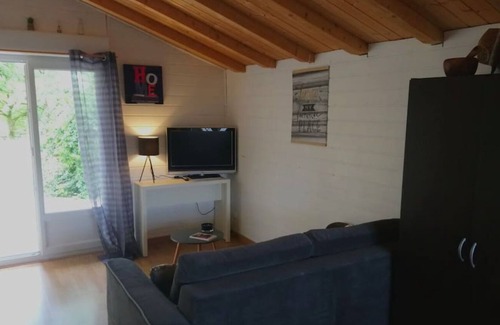 Carayac Apartamento | Estudio La dirección desconocida 30m2 con wifi de la piscina en el salvaje Raro!