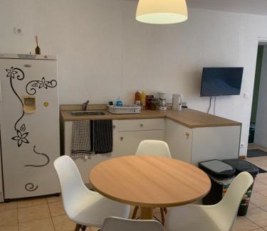 Saints-en-Puisaye Apartamento | Studio tout équipé 2 à 4 personnes