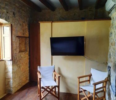East Mani Apartamento | Studio Tsiliviani